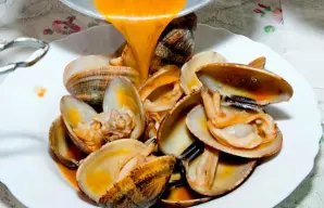 Azorean-Style Clams with Garlic Sauce Recipe