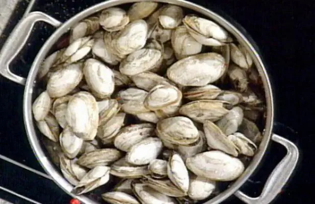 Rich and Delicious Portuguese Clam Bake Recipe