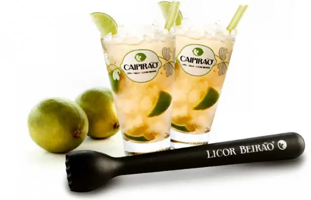 Portuguese Caipirão Cocktail with Liqueur Recipe
