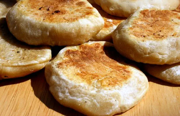 Delicious Portuguese Bolo Levedo Recipe