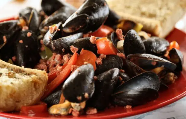 Popular Portuguese Mussels with Chouriço Recipe