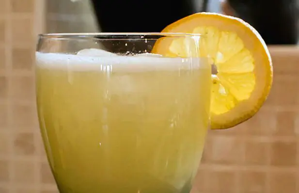 Refreshing Lemonade (Limonada Refrescante) Recipe