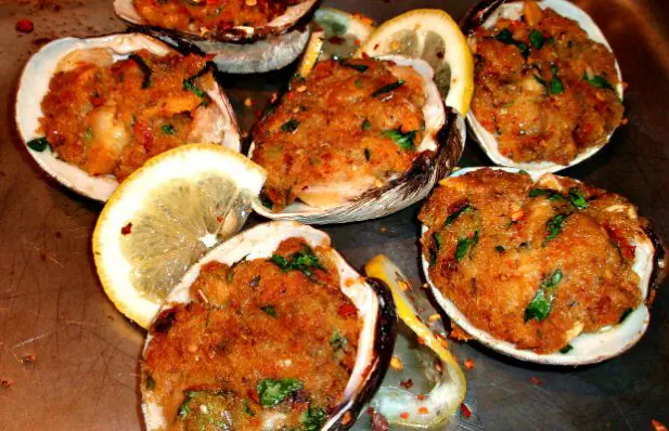 Portuguese Style Quahogs with chouriço Recipe