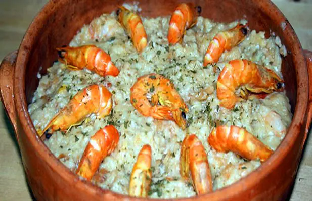 Delicious Portuguese Shrimp and Bread Soup Recipe