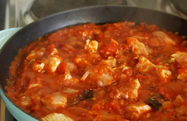 Juicy Chicken with Tomato Sauce Recipe