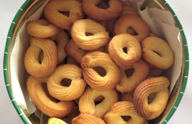 Portuguese Simple and Quick Lemon Biscuits Recipe