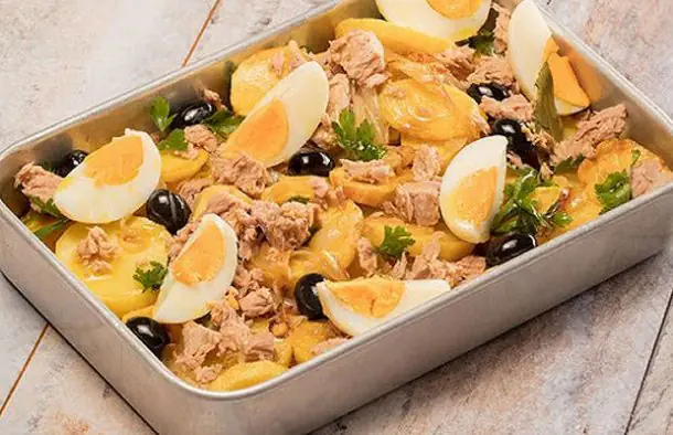 Popular Portuguese Atum à Gomes de Sá Recipe