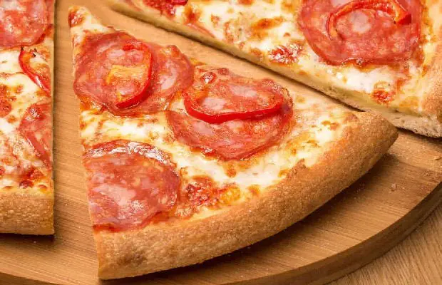 Paula's Delicious Portuguese Chouriço Pizza Recipe