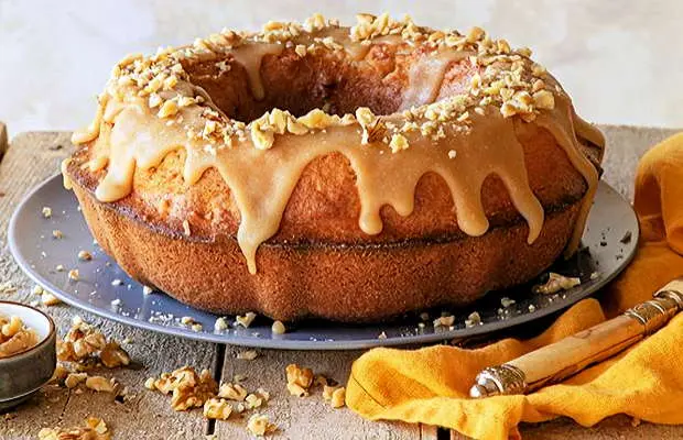 Irresistible Walnut and Caramel Cake Recipe